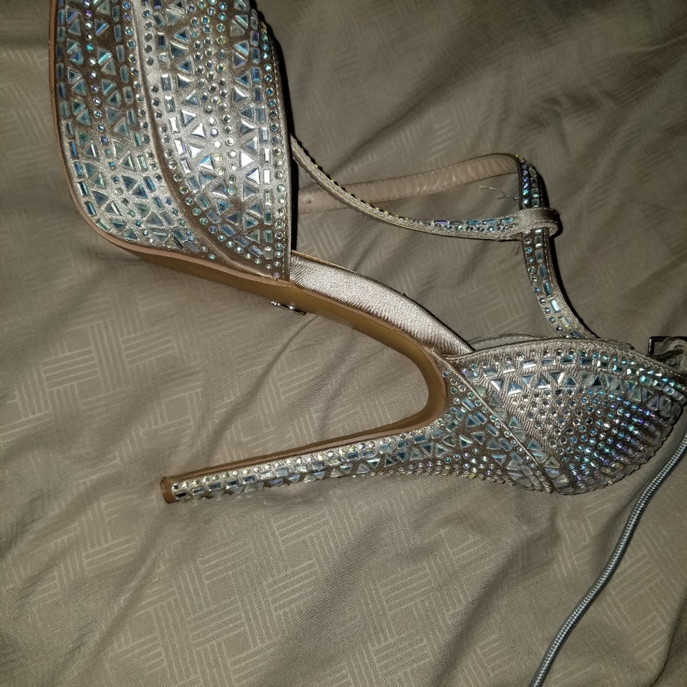 Shoes - Picture 4 of 4